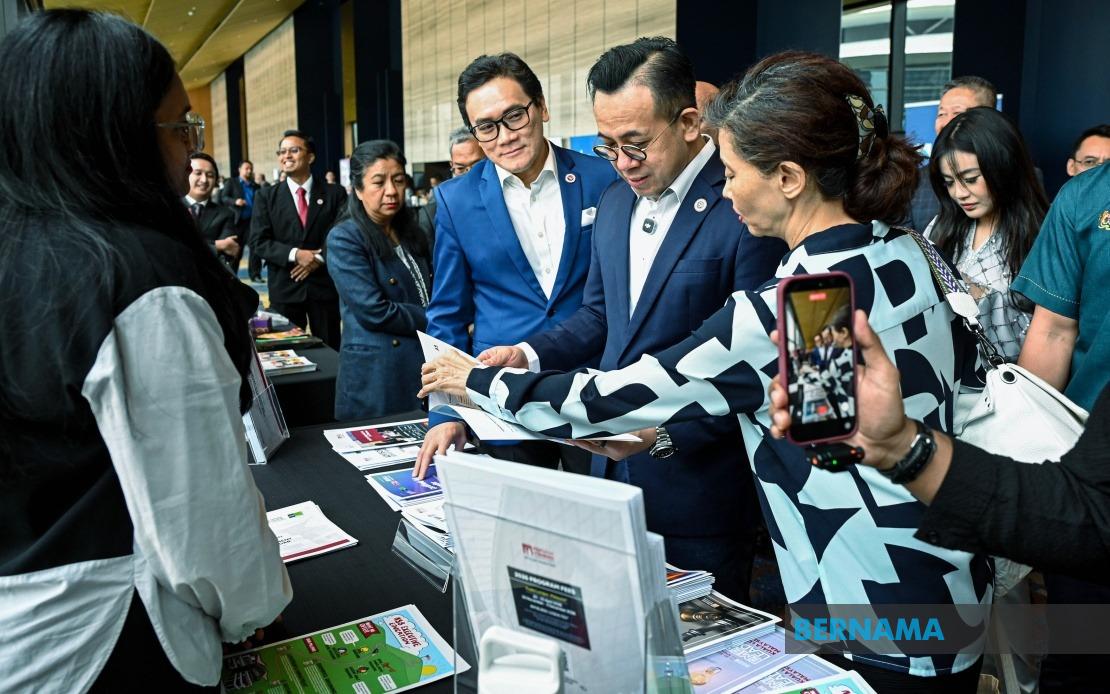 Malaysian Companies Must Shift Focus to Quality and Innovation, Says Minister