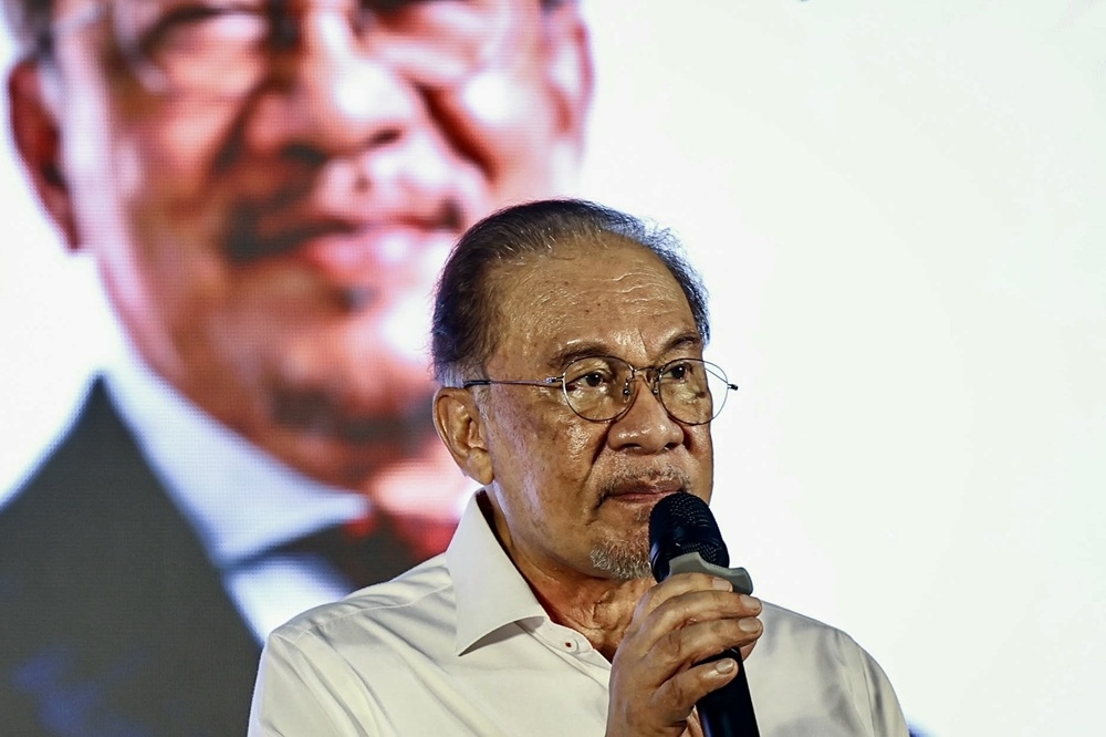 Anwar Awaits Briefing on Melaka DAP Rift as Pakatan Leadership Prepares Response