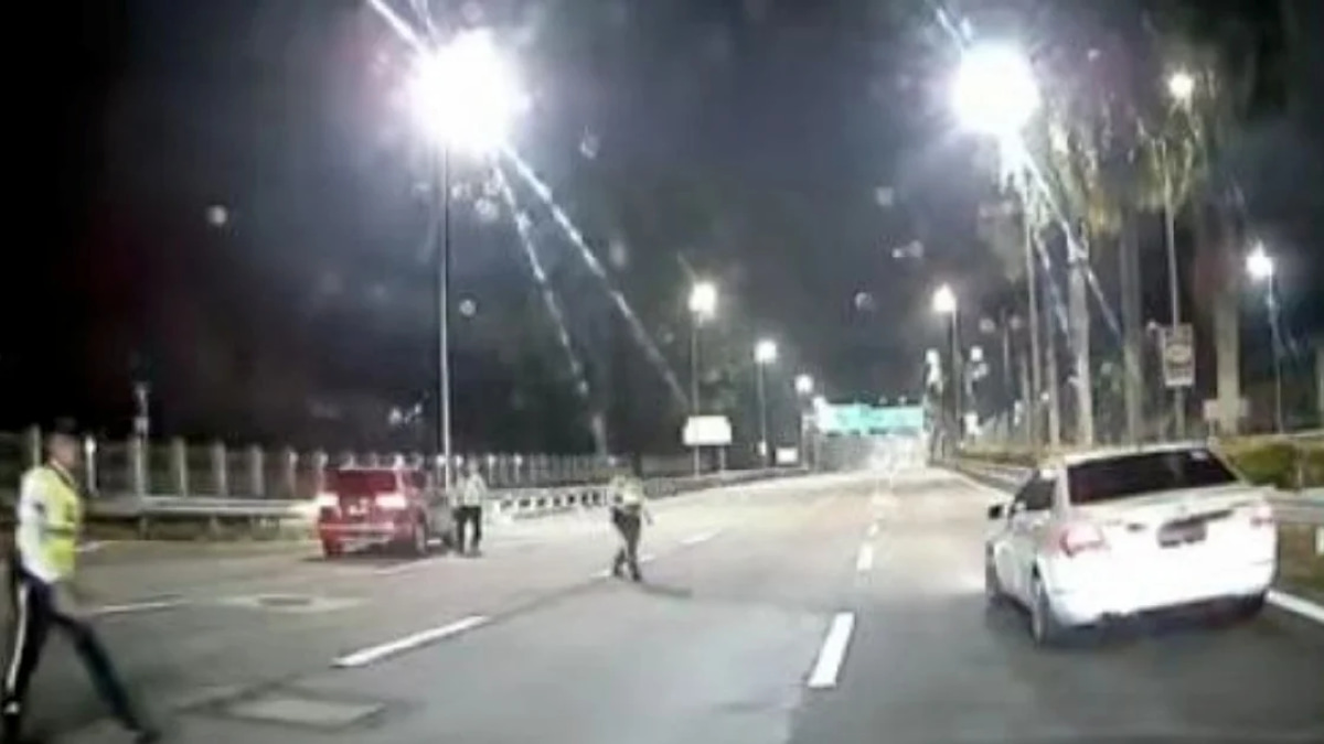 Motorist Arrested After Crashing Through Police Roadblock on Sprint Expressway