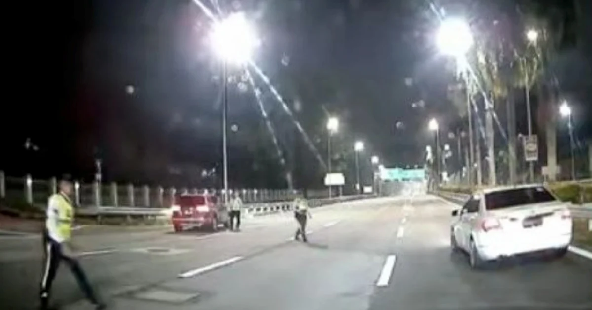 Motorist Arrested After Crashing Through Police Roadblock on Sprint Expressway