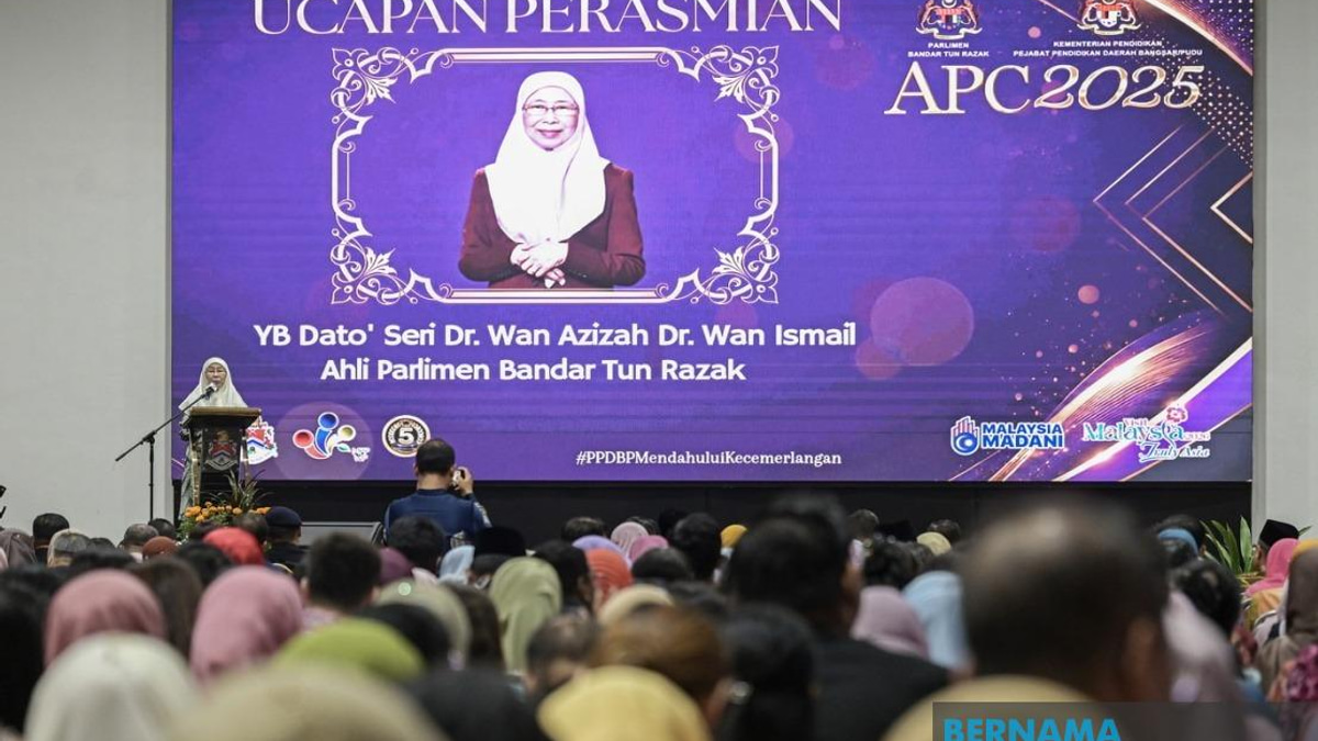 National Progress Demands Ethical, Knowledgeable Citizens, Says Dr Wan Azizah