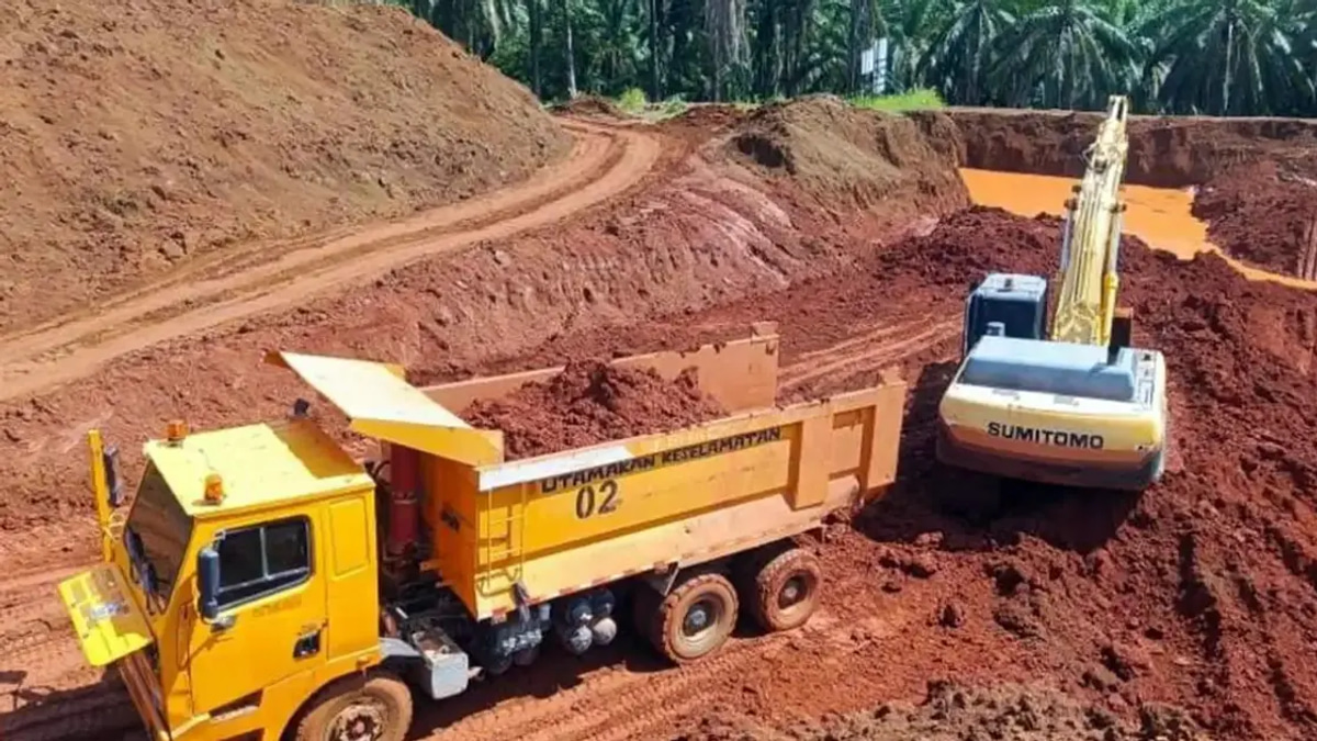 Nine Arrested as Police Seize RM3.75 Million in Assets and Bauxite from Felda Plantation