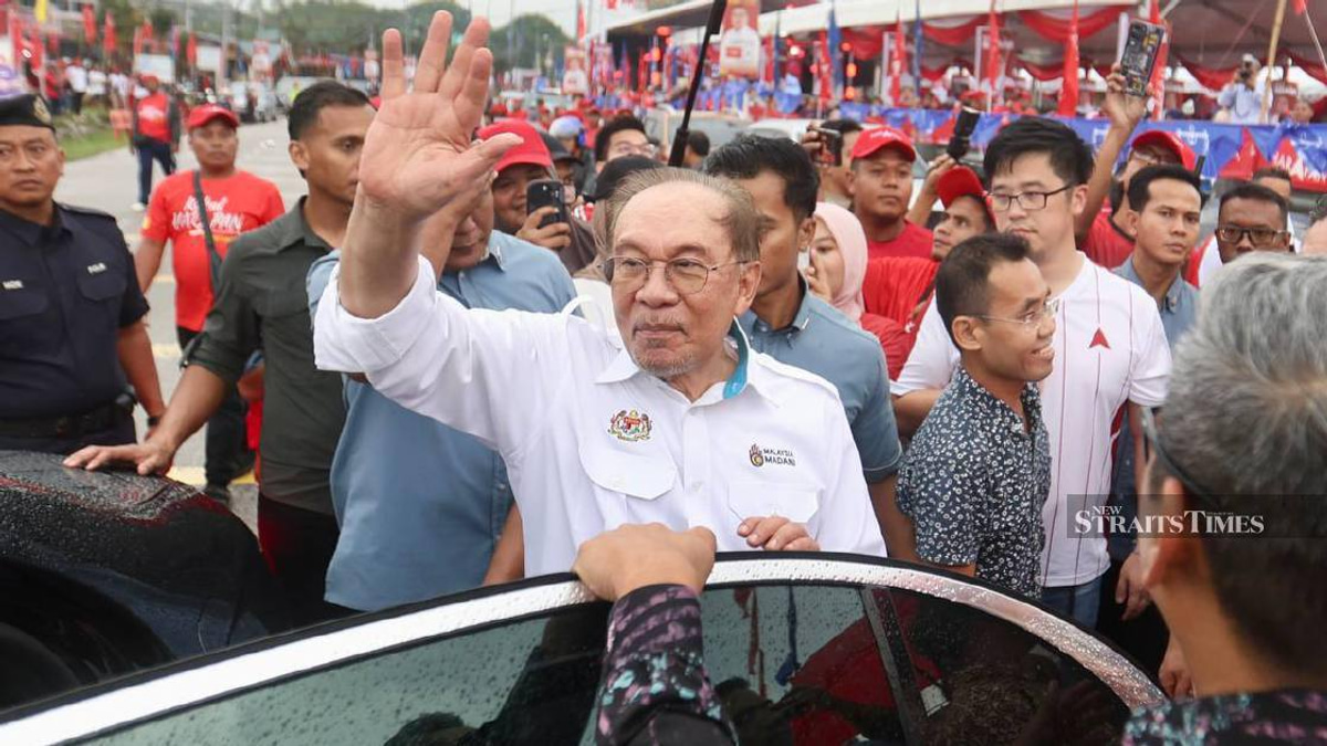 Anwar Condemns Campaign Attacks Against DAP Leader Loke in Negeri Sembilan Polls