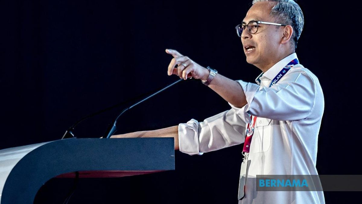 Malaysians Growing More Conscious of National Flag Details, Says Fahmi