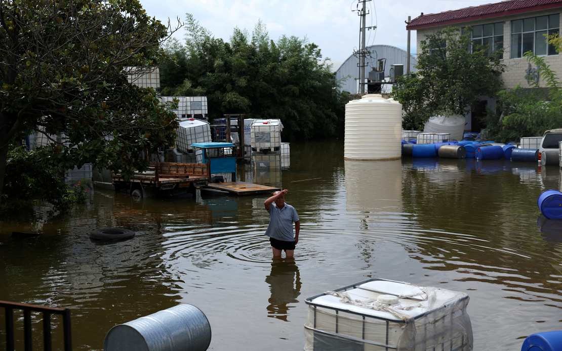 China Mobilizes Major Rescue Operation After Levee Collapses in Henan Amid Typhoon Dolphin Floods