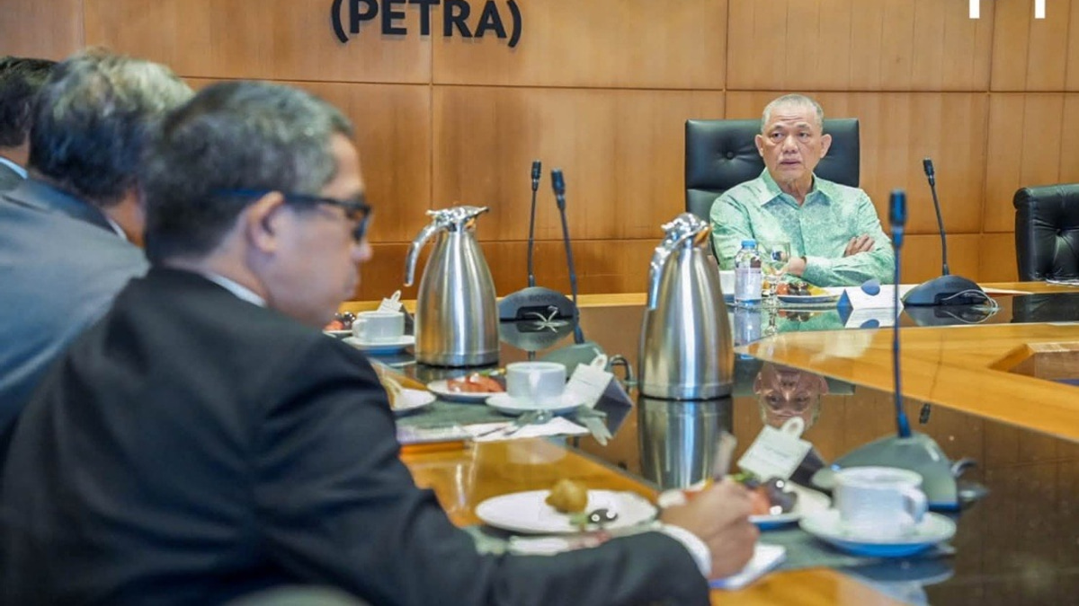 Fadillah Urges Malaysian Envoys to Drive Strategic Partnerships and Economic Diplomacy