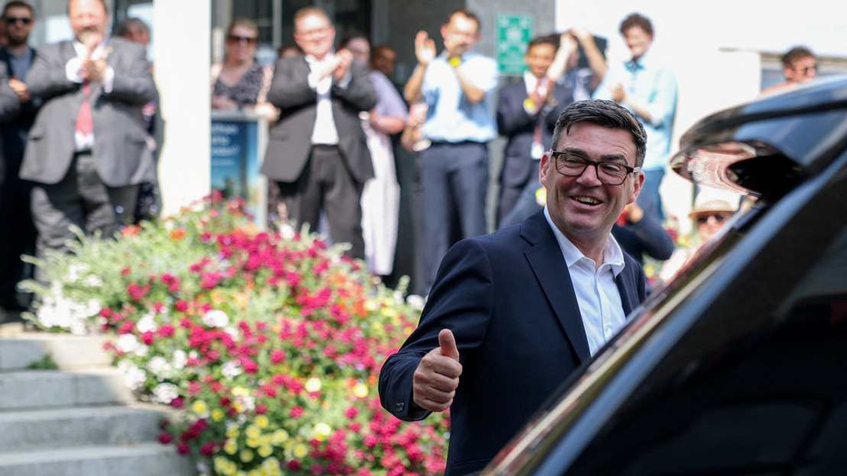 Singapore PM Wong Extends Congratulations to UK's New Premier Burnham