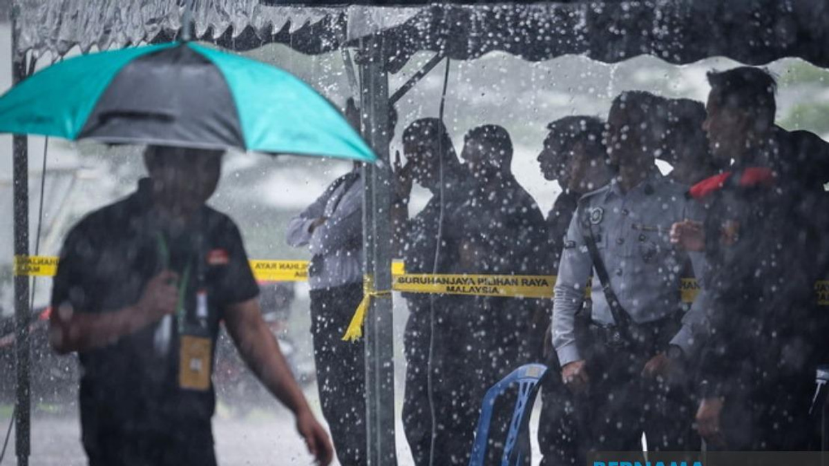 Johor Election: Police Early Voting Stays on Track Despite Heavy Rain in Johor Bahru