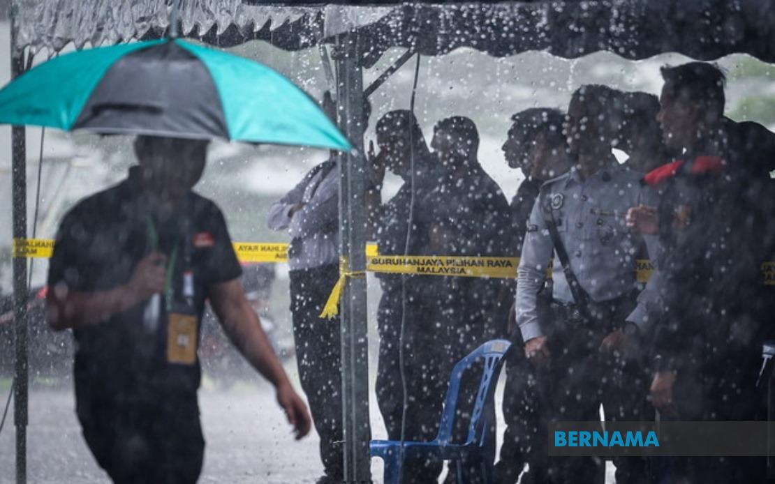 Johor Election: Police Early Voting Stays on Track Despite Heavy Rain in Johor Bahru
