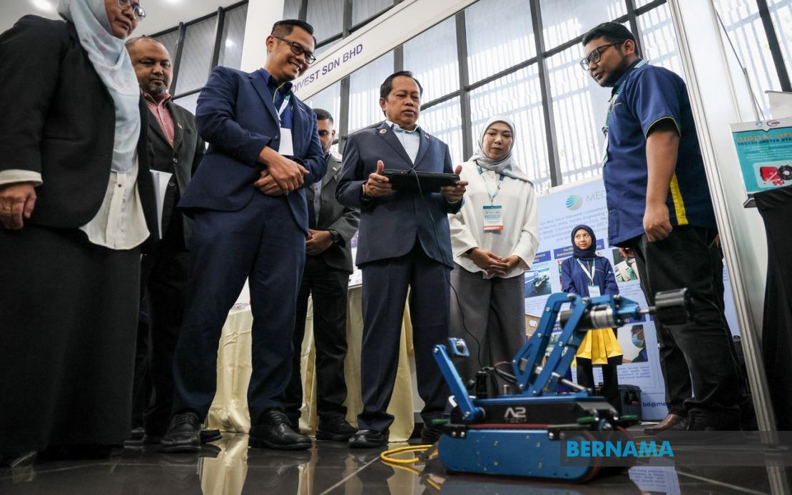 Malaysia's Works Ministry Calls for Contractor Expansion in RM39.59 Billion Facility Management Sector