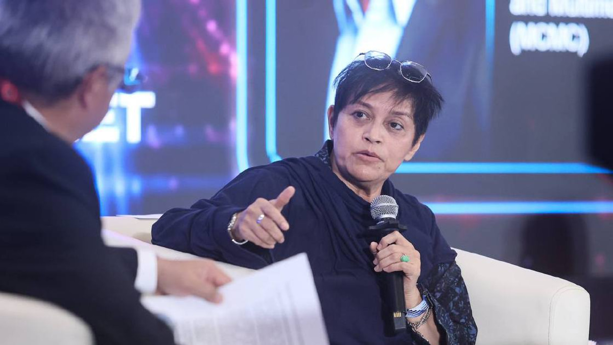 MCMC must maintain digital fairness during elections, says Azalina