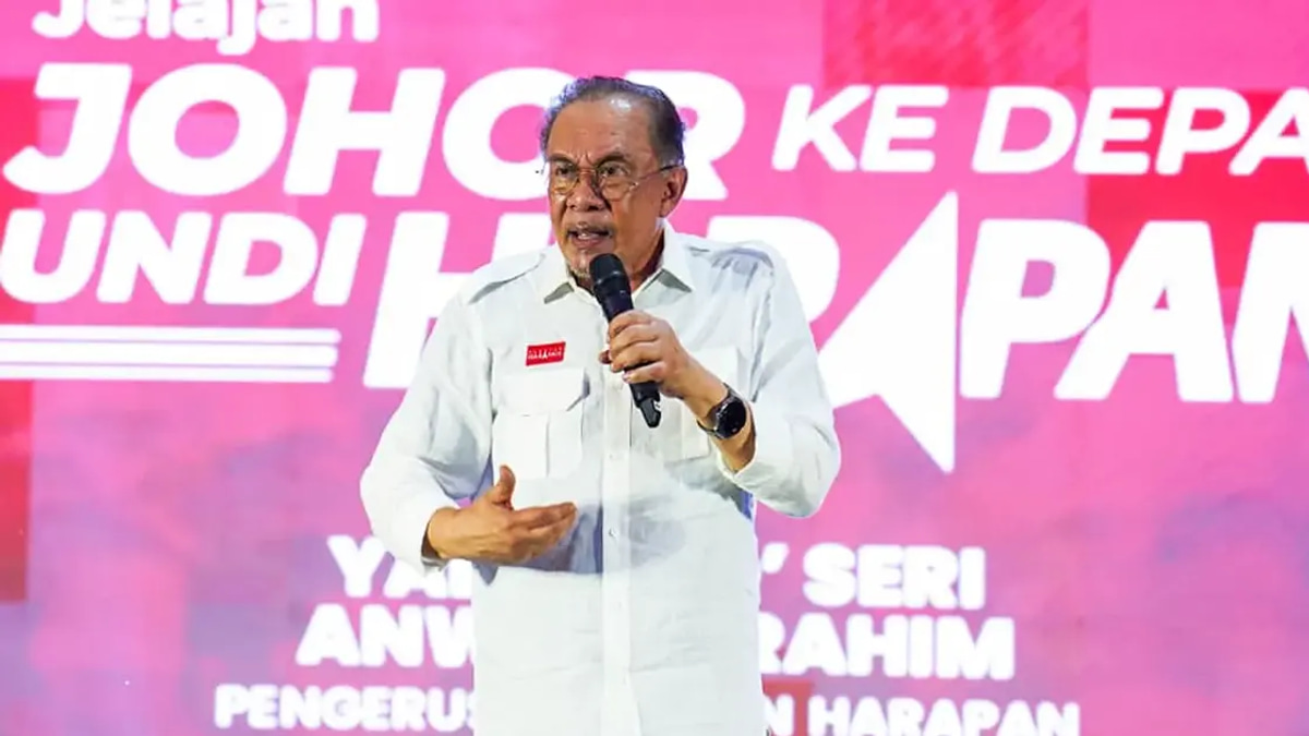 Anwar Defends Federal Support for PAS-Led States, Questions Sanusi's Awareness