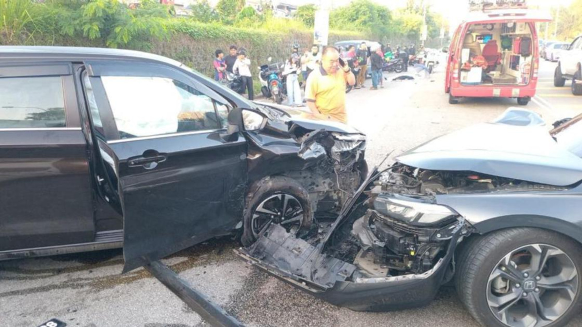 Death in four-vehicle pile-up: police investigate fatal crash involving father and children