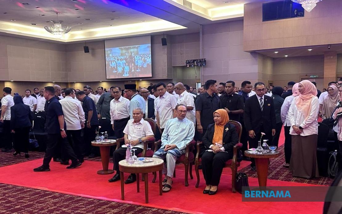 Anwar Waits for Complete FELDA Investigation Report Before Public Disclosure