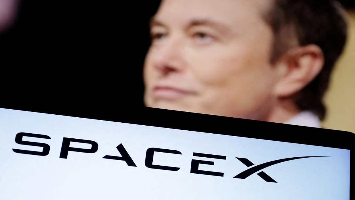 SpaceX Swings to Quarterly Loss Despite Stellar Revenue Growth Following Record IPO