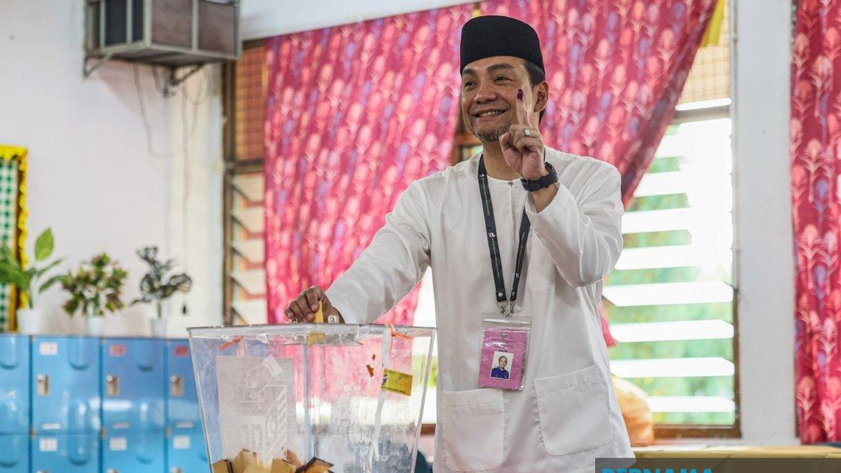Onn Hafiz Votes In Johor Election Bid For Second Term