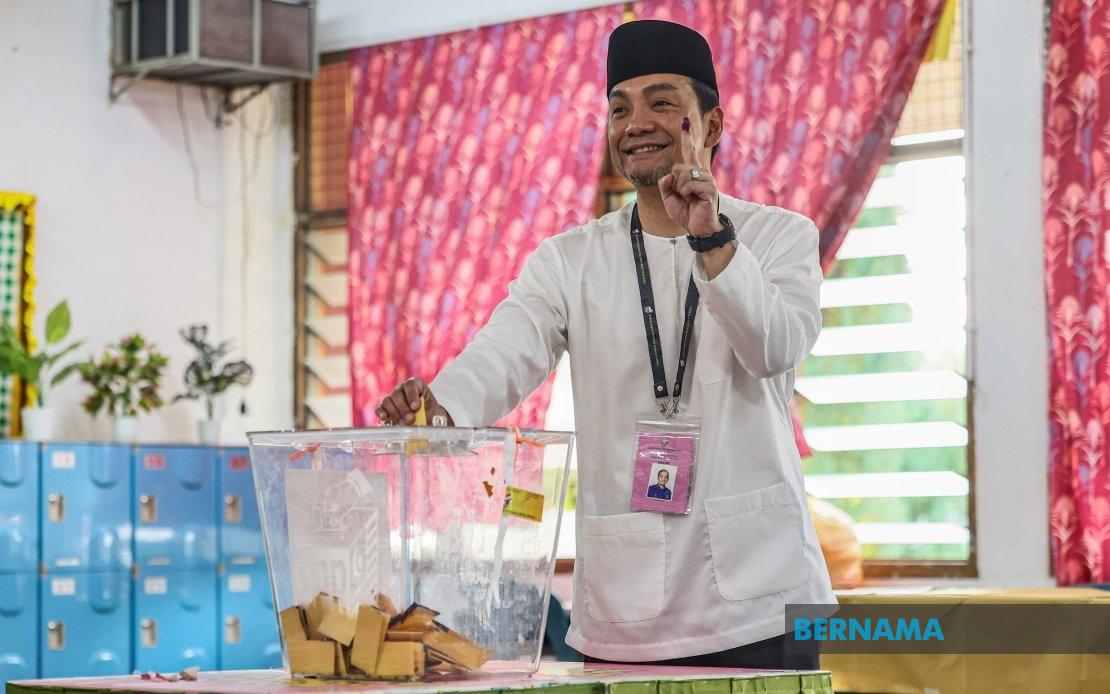 Onn Hafiz Votes In Johor Election Bid For Second Term