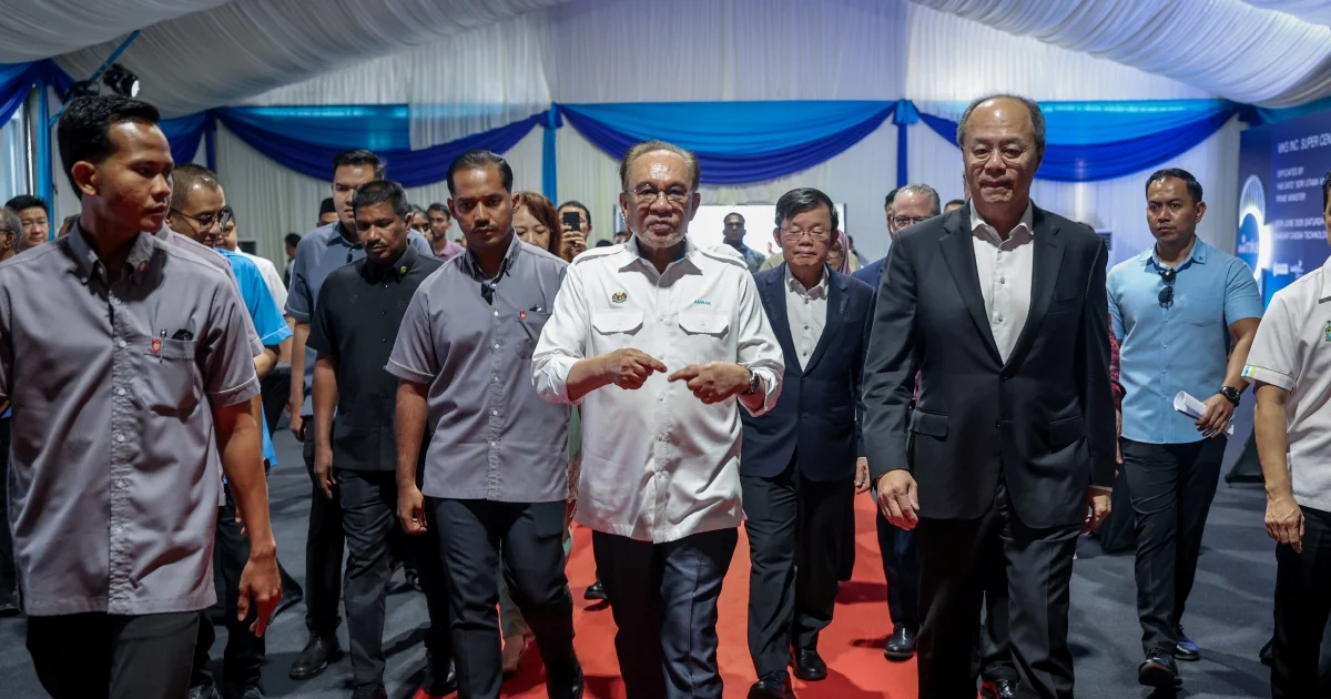 Malaysia's Balancing Act with Global Powers Attracts International Investment, Says Anwar