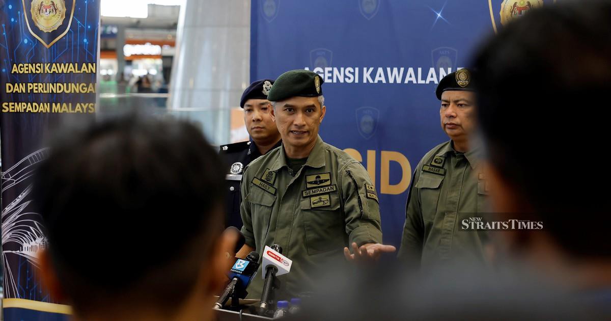 Malaysia Airlines pilot's baggage cleared by airport security provider, not border agency