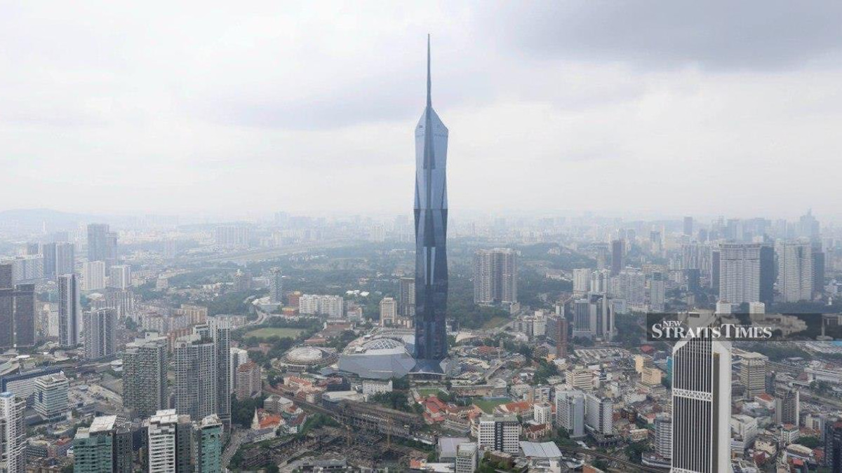 Anwar calls for prayers as haze threatens National Day festivities