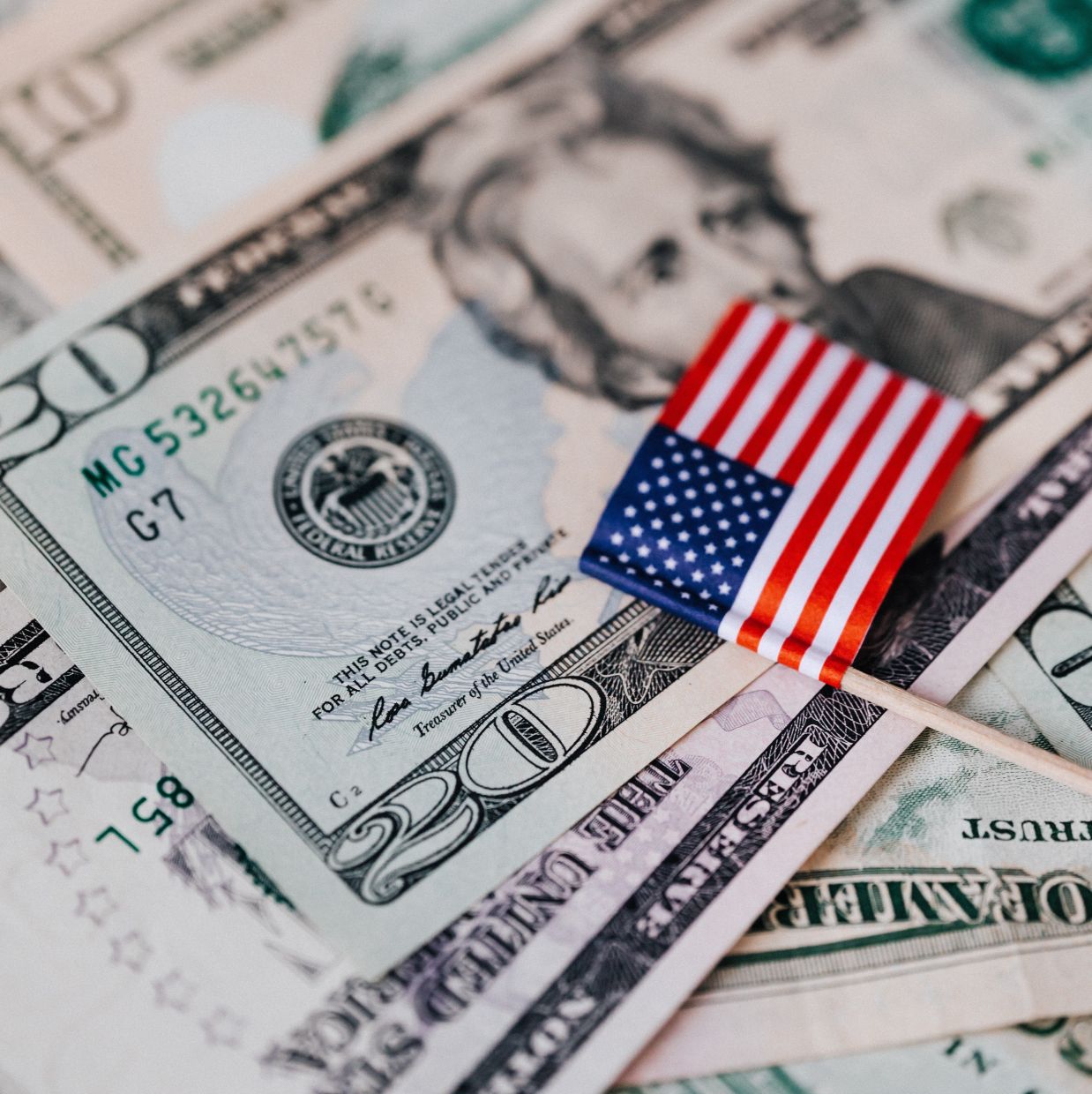 Dollar Tumbles on Weak US Jobs Data as Fed Rate Hike Bets Cool