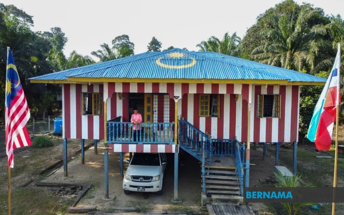 Teratak Gemilang: One Man's Vibrant Declaration of Love for Malaysia