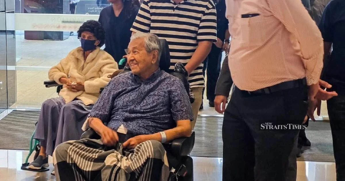 Anwar Celebrates Mahathir's Milestone 101st Birthday