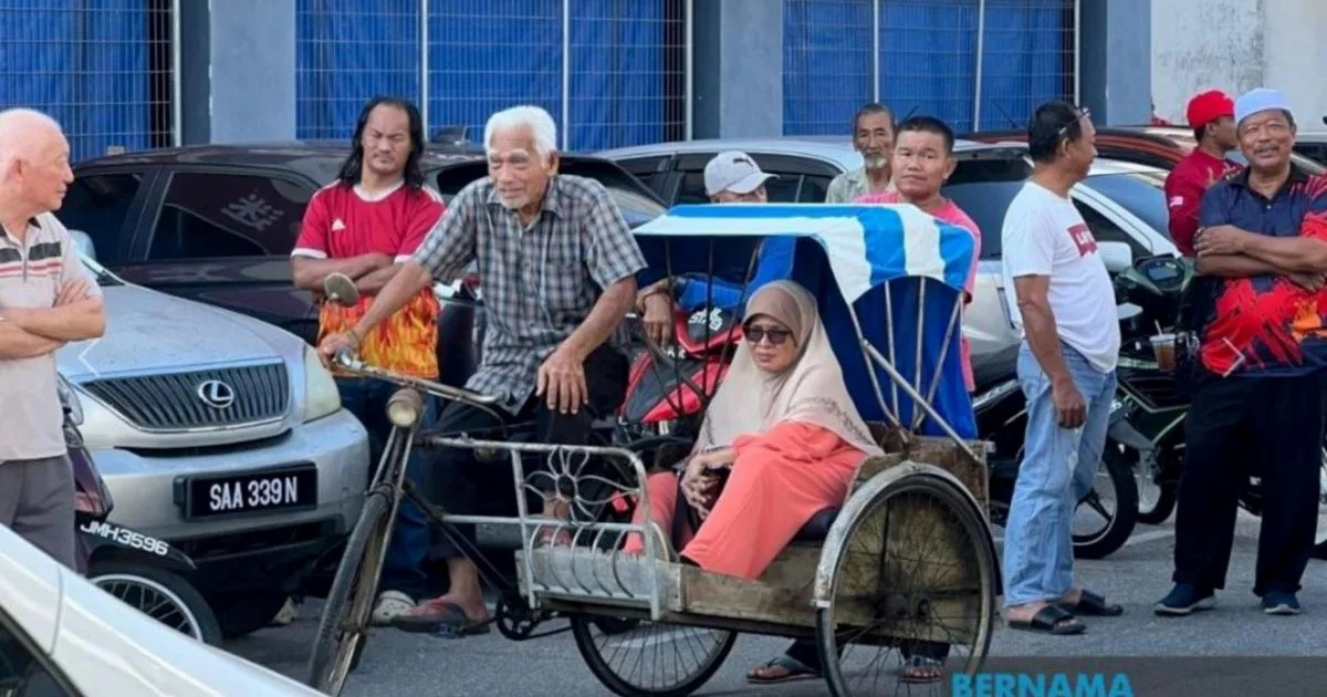 Anwar Meets 86-Year-Old Trishaw Rider Who Cycled to Realise Wife's Dream