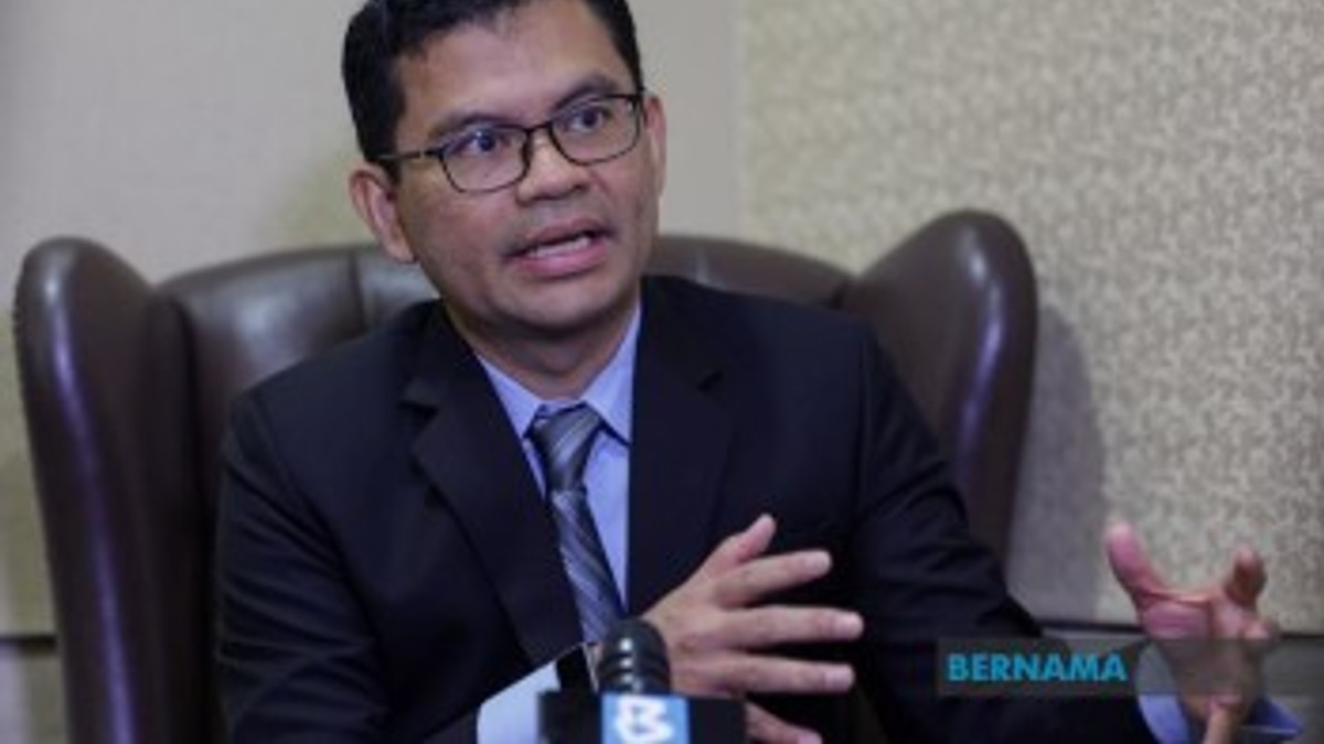 Malaysia Prioritises Wage Growth Over Tax Expansion, Economy Minister Says