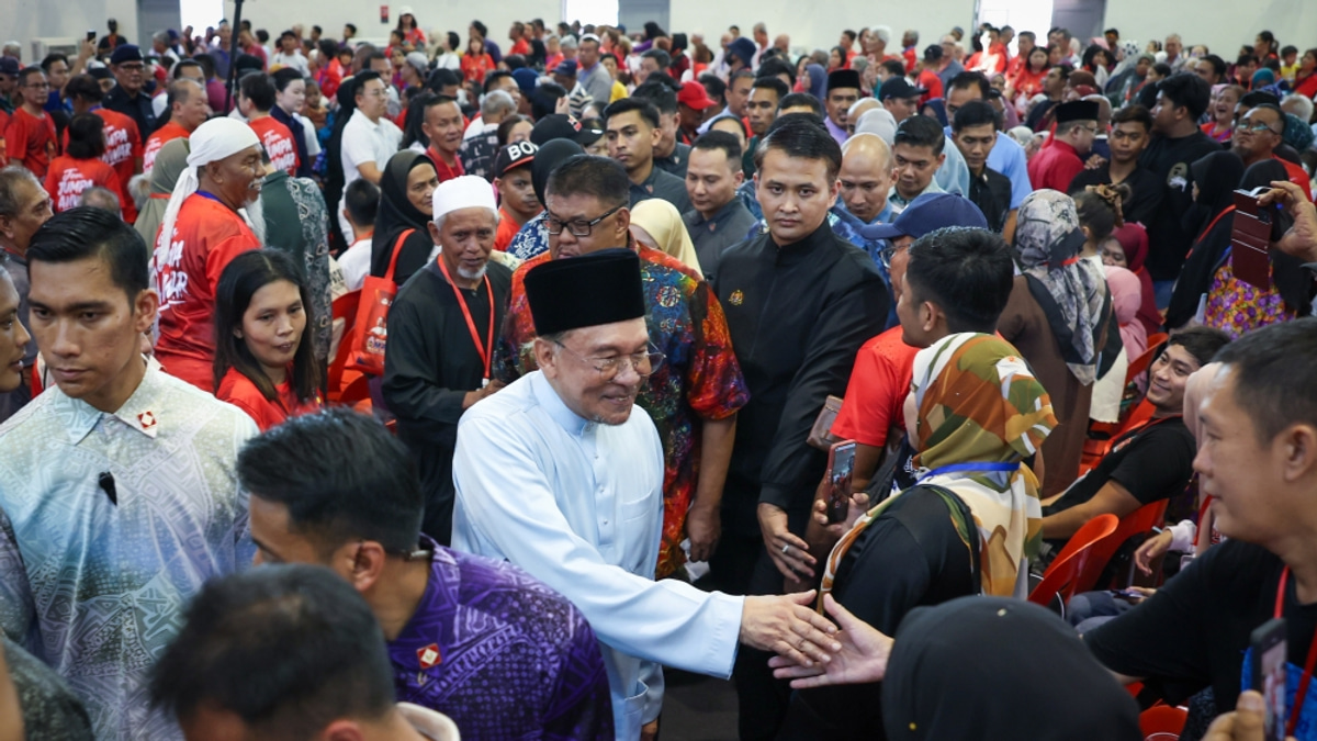 Prime Minister Anwar Ibrahim Undergoes Two-Day Medical Assessment at Specialist Centre