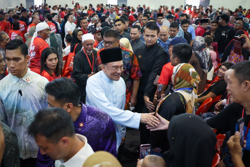 Prime Minister Anwar Ibrahim Undergoes Two-Day Medical Assessment at Specialist Centre