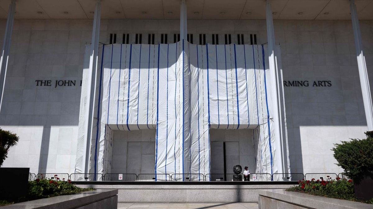 Trump Administration Threatens Kennedy Center Demolition in Naming Rights Battle