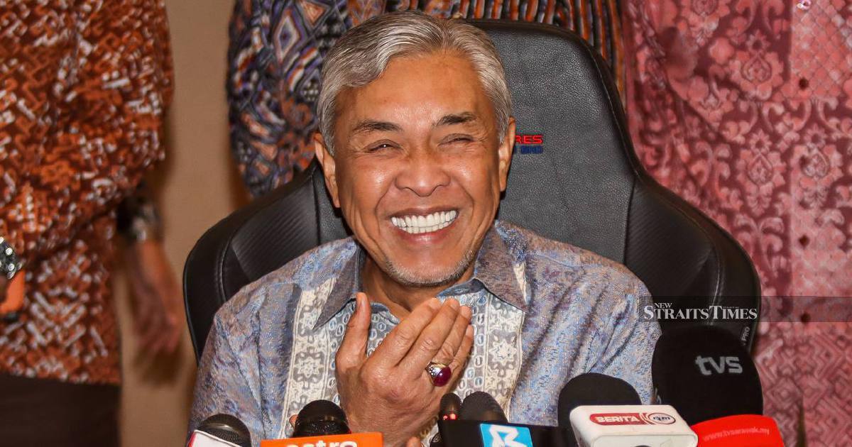 Zahid Counters PM's Unity Message with Poetic Pantun on Leadership Through Adversity