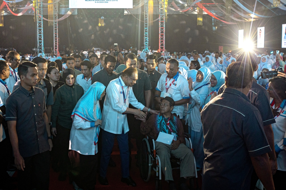 Anwar Ibrahim Urges Pragmatism Over Emotion in Umno Negotiations
