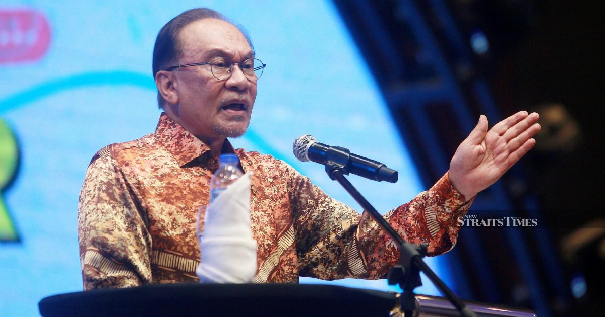 Anwar Pledges Impartiality in Tabung Haji and Felda Investigations