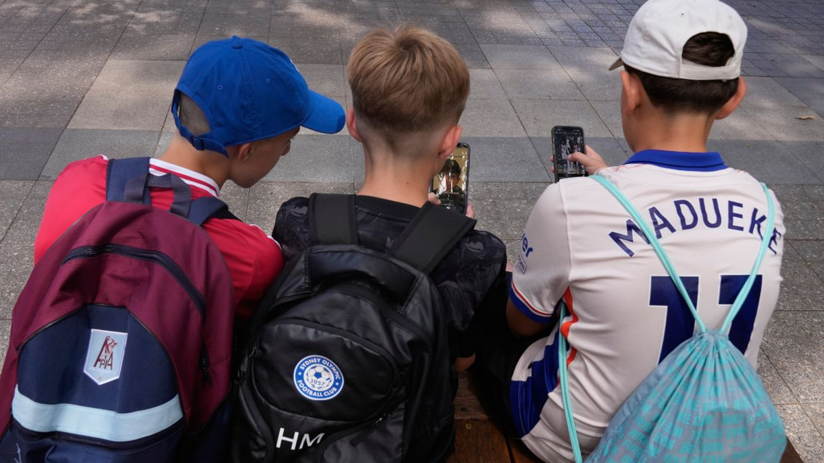 Australia Moves to Tighten Social Media Ban for Children as First Law Proves Ineffective