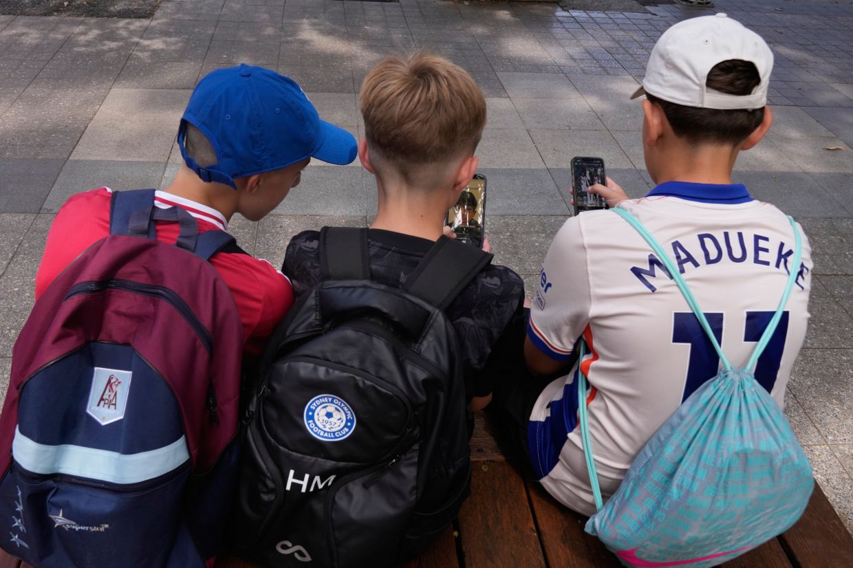 Australia Moves to Tighten Social Media Ban for Children as First Law Proves Ineffective