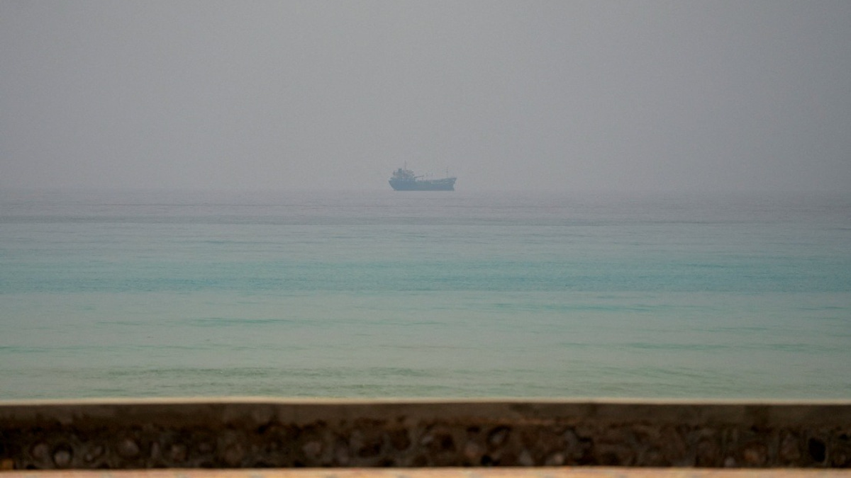 Iran's Parliament Speaker Vows Strait of Hormuz Control Under Iranian Terms Amid US Strike Tensions