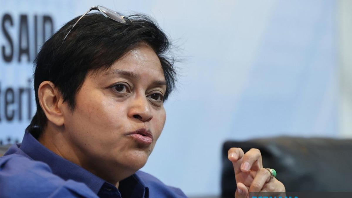 State-Level Party Coalitions Won't Shake Federal Unity Government, Says Azalina