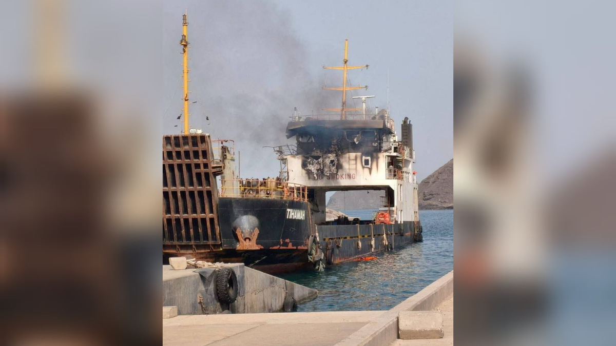 Six Dead in Houthi Missile Attack on Food Supply Vessel in Red Sea