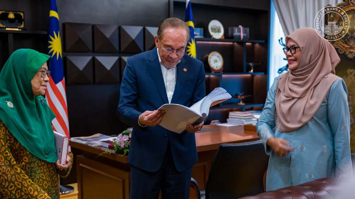 Anwar's Political Vision Compiled in New Book Aimed at Shaping Malaysia's Future Generations