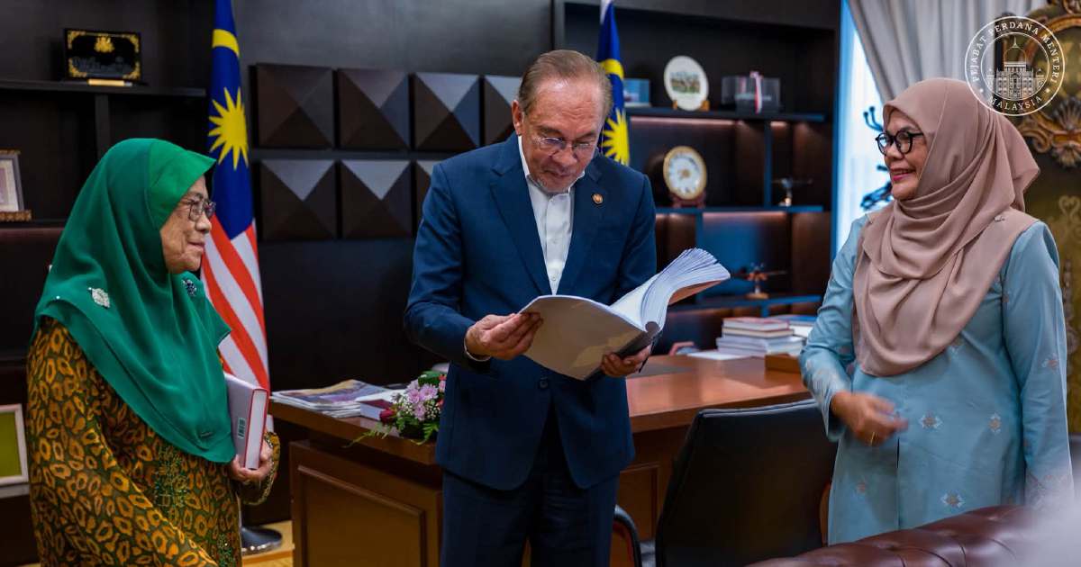 Anwar's Political Vision Compiled in New Book Aimed at Shaping Malaysia's Future Generations