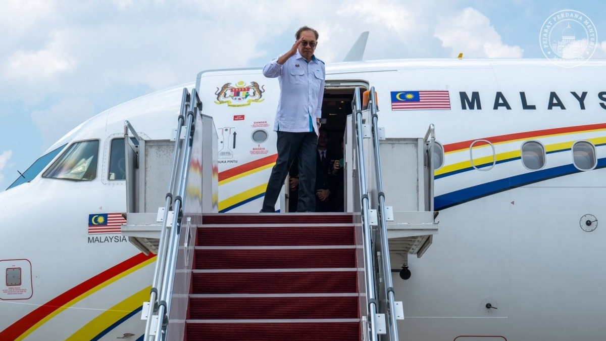 PM Anwar Heads to Russia for Historic ASEAN Summit, Eyes Strategic Partnerships