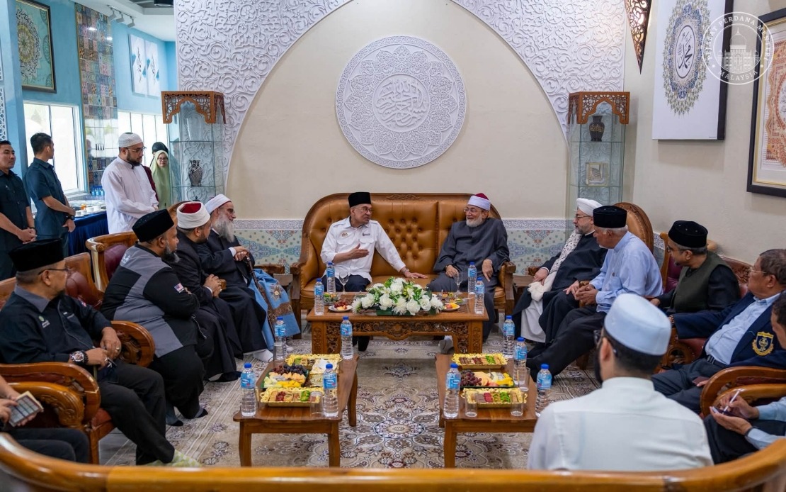 Anwar Ibrahim Meets Three Distinguished Islamic Scholars During Malaysia Visit