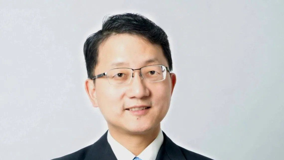 New Chinese Ambassador to Australia Strikes Conciliatory Tone, Takes Public Bus to Canberra