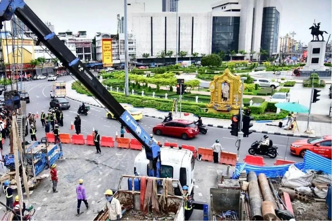 Bangkok evacuates 60 residents as Purple Line subway work triggers sinkhole near Wongwian Yai