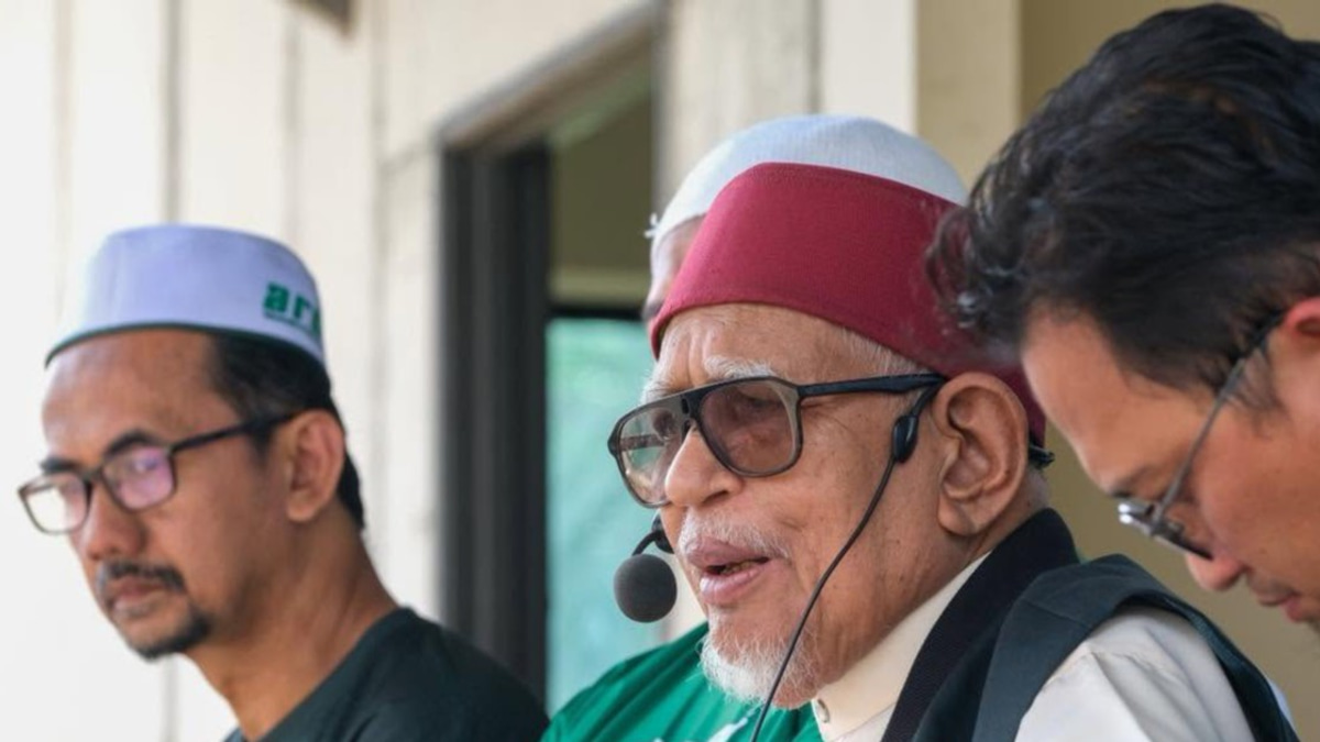 PAS Chief Hadi Pitches Malay-Muslim Unity Bloc Spanning Umno, MCA and MIC