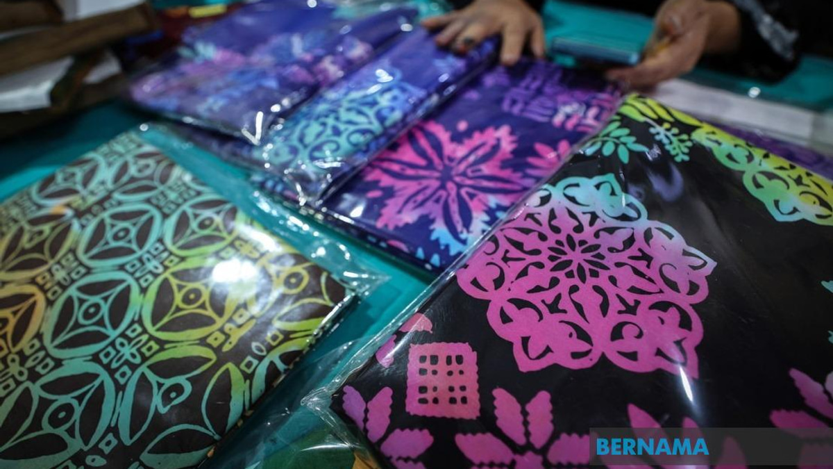 Johor Batik Artisans Blend Heritage and Nature Into Distinctive Textile Identity