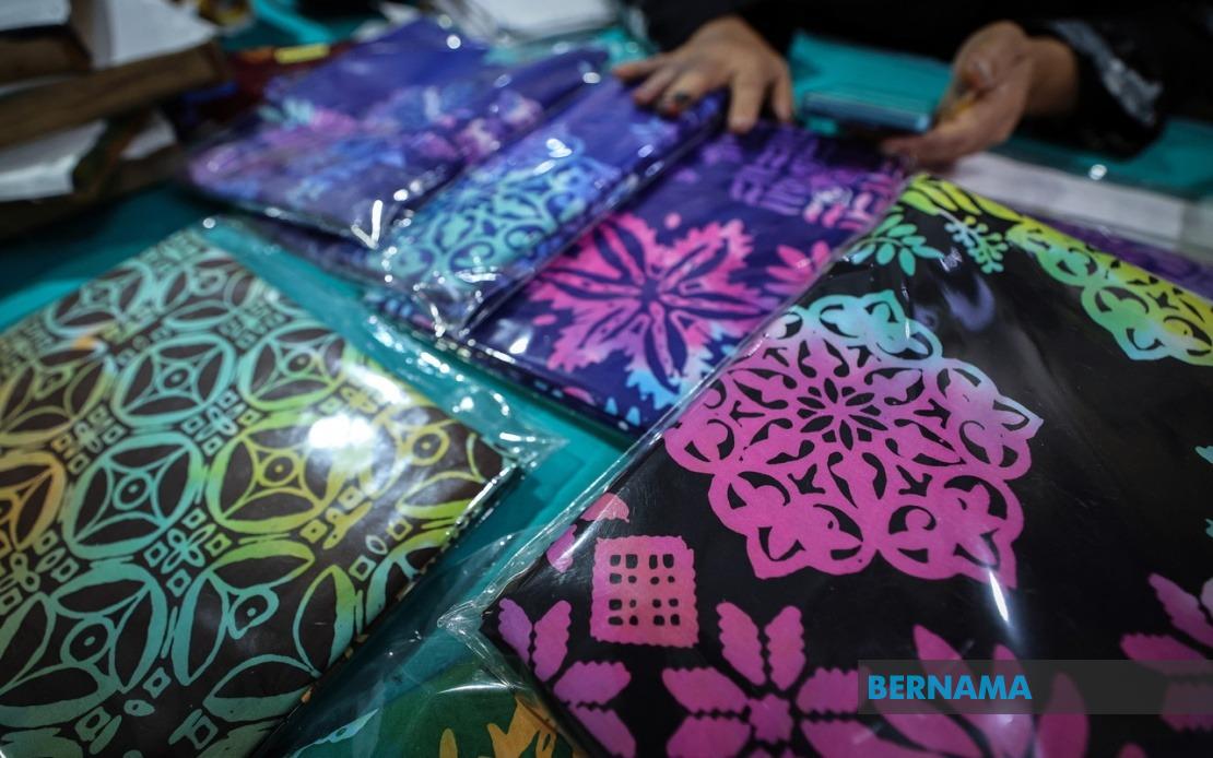 Johor Batik Artisans Blend Heritage and Nature Into Distinctive Textile Identity
