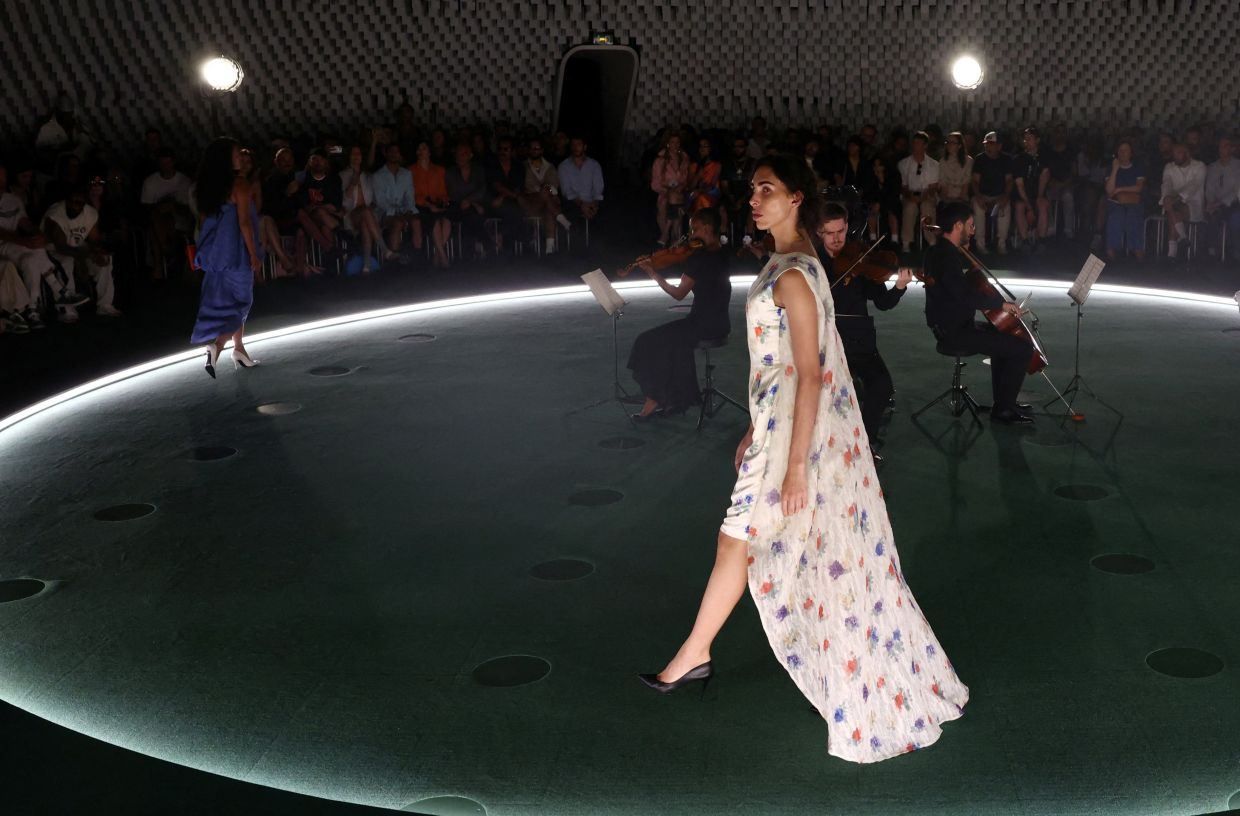 The Sleeveless Dilemma: Why Arms Have Become Fashion's Most Contested Territory